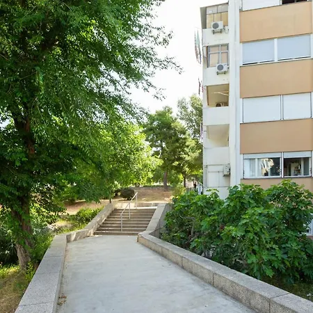 Little M Apartment Split