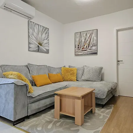 Little M Apartment